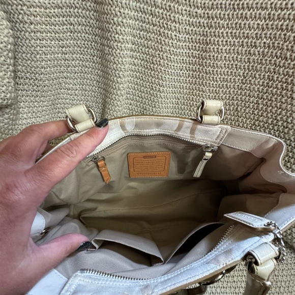 Coach Hampton Beige And Tan Canvas Logo‎ And Leather Accents And Trim Satchel. - Picture 6 of 12